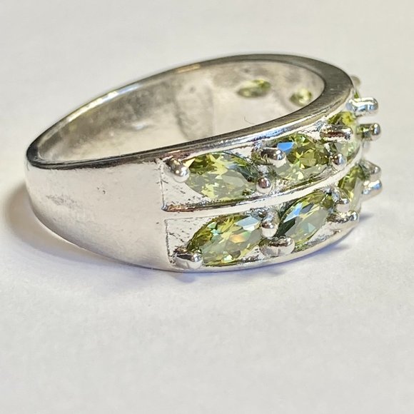 Silver Peridot Green Cubic Zirconia Anniversary Ring Size 7 Plated Simulated - Picture 4 of 9